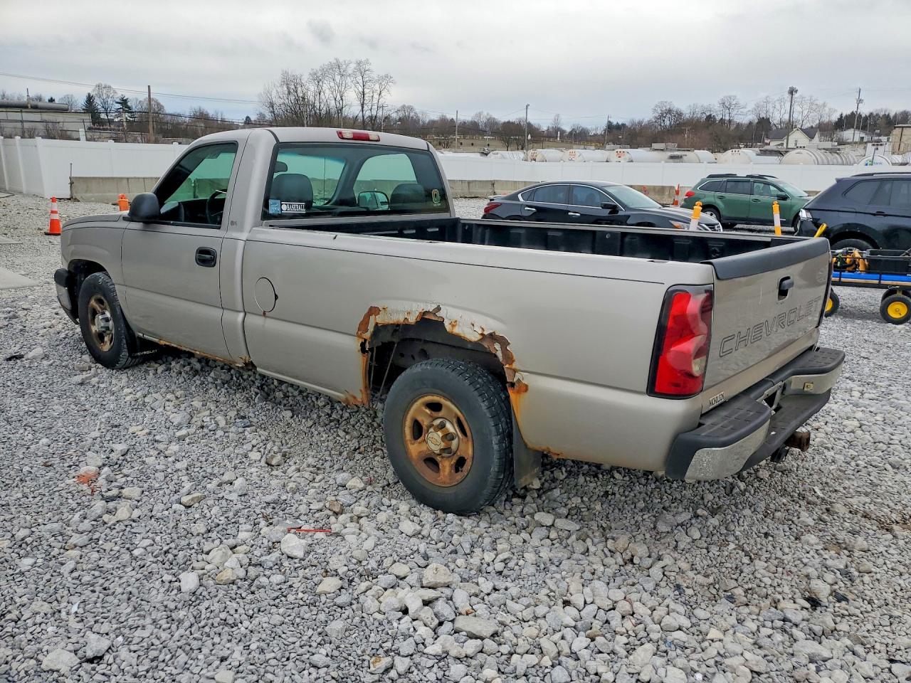 2004 CHEVROLET SILVERADO C1500 photo 3