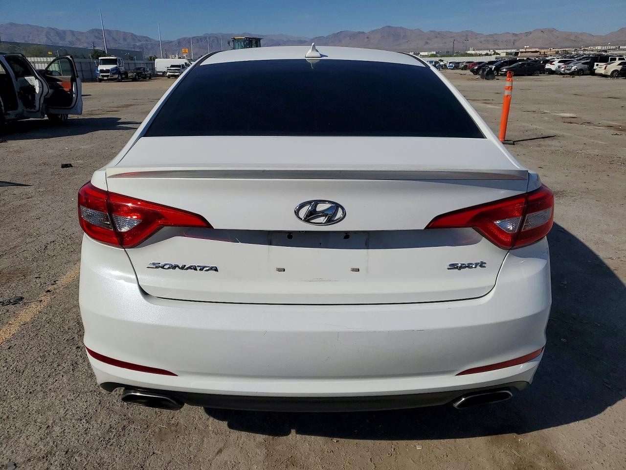 2015 HYUNDAI SONATA SPORT photo 6