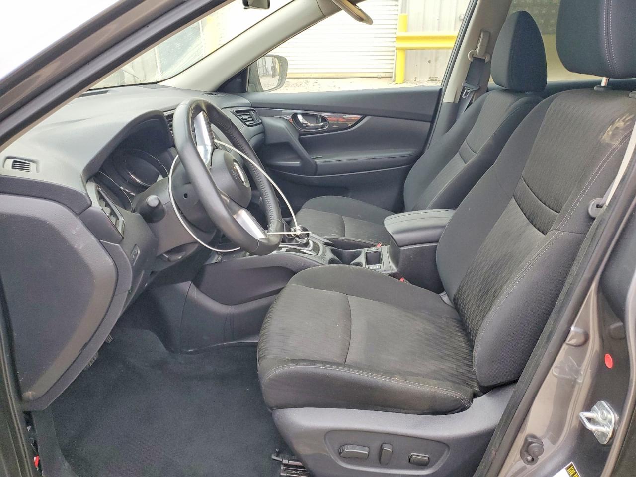 2018 NISSAN ROGUE SV photo 19