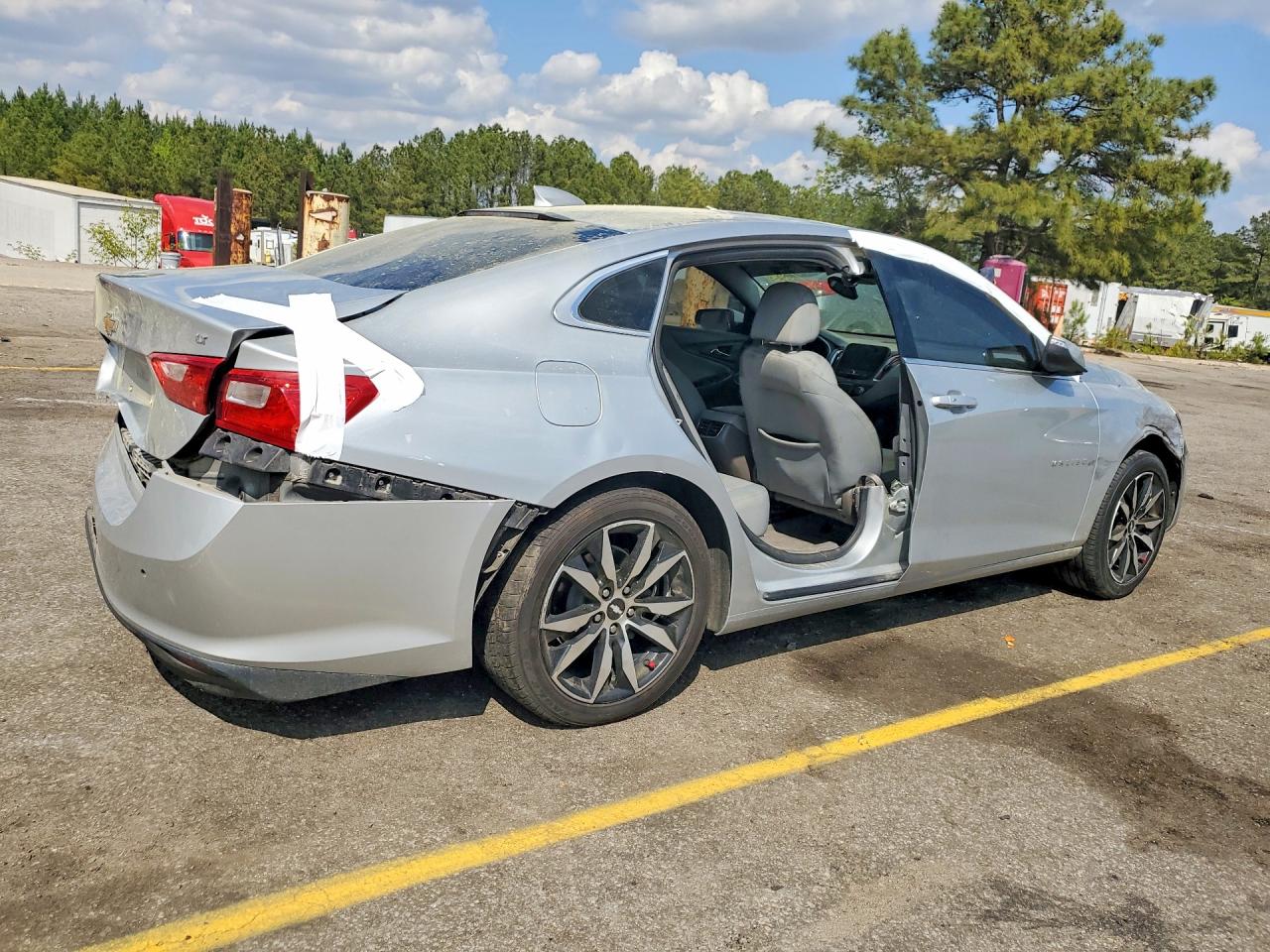 2018 CHEVROLET MALIBU LT photo 3