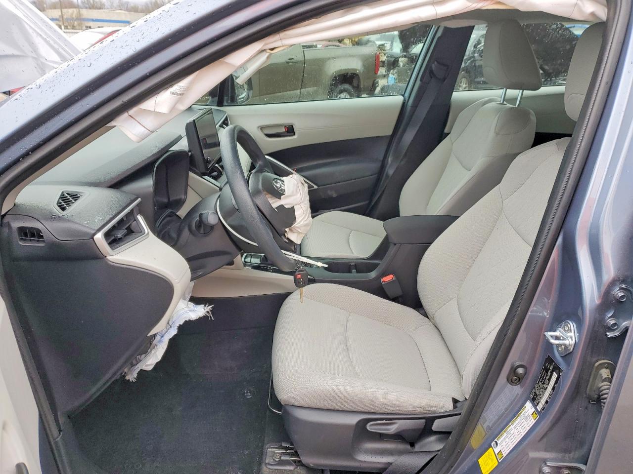 2025 TOYOTA COROLLA CROSS L photo 7