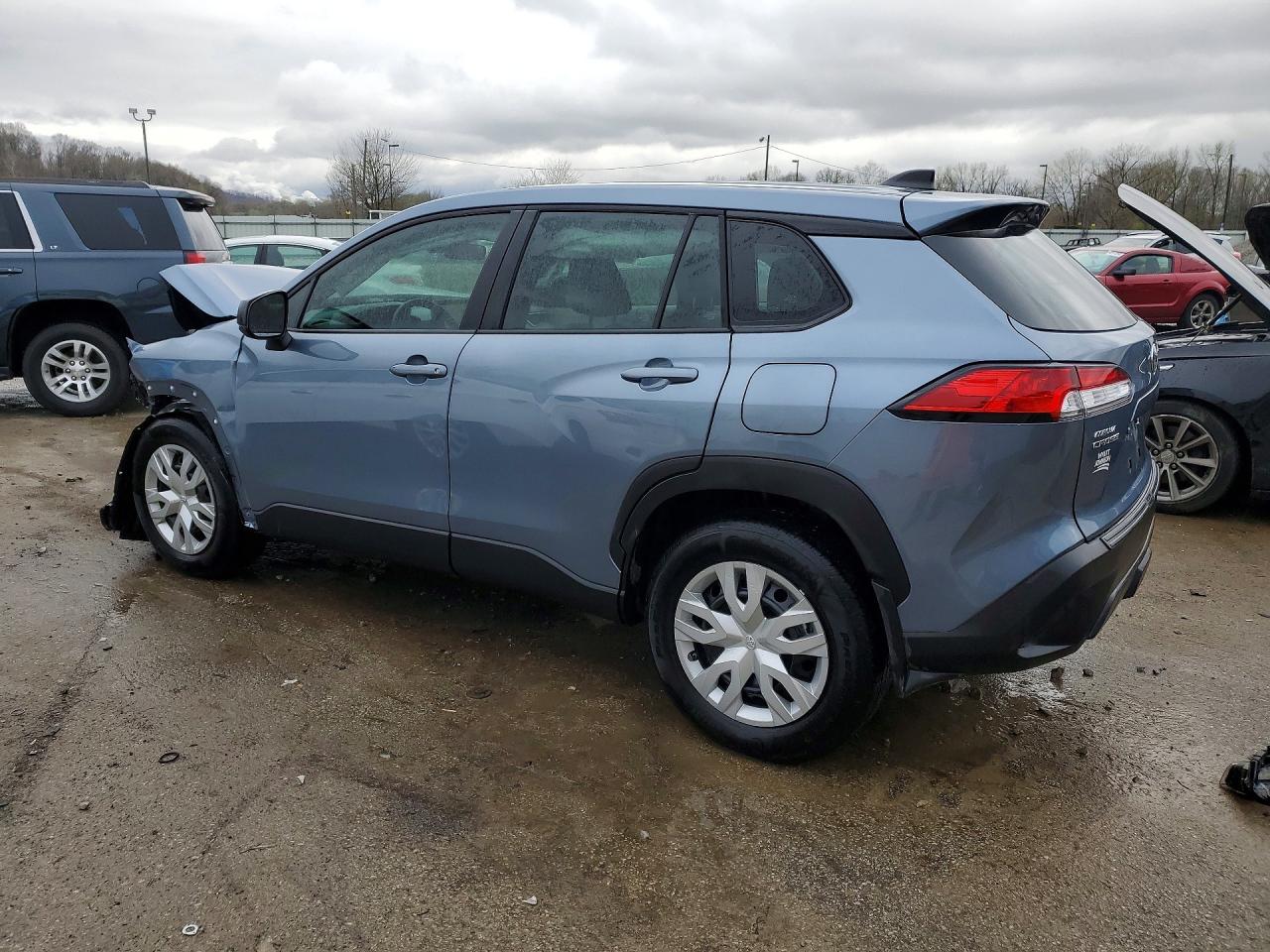 2025 TOYOTA COROLLA CROSS L photo 2