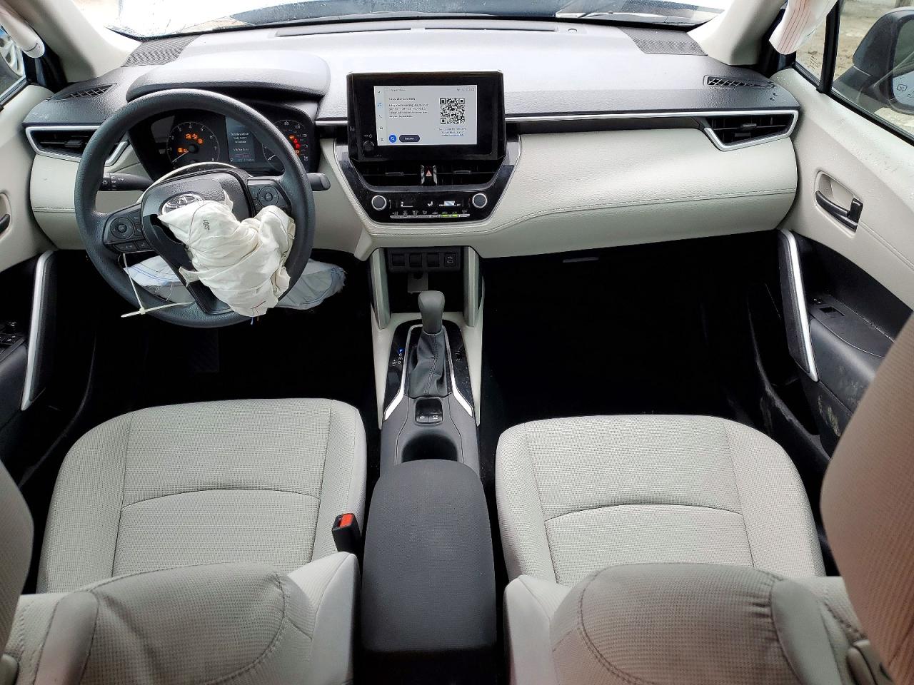 2025 TOYOTA COROLLA CROSS L photo 8