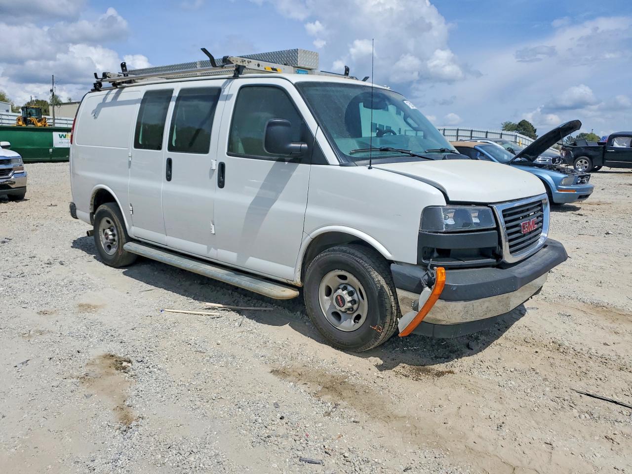 2017 GMC SAVANA G2500 photo 10