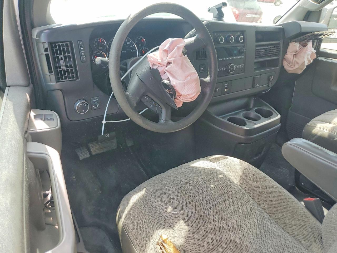 2017 GMC SAVANA G2500 photo 22