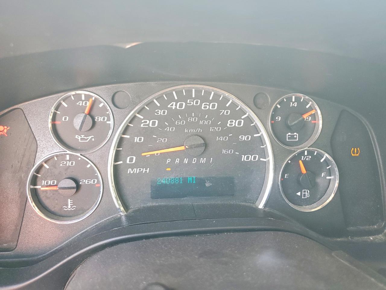 2017 GMC SAVANA G2500 photo 25