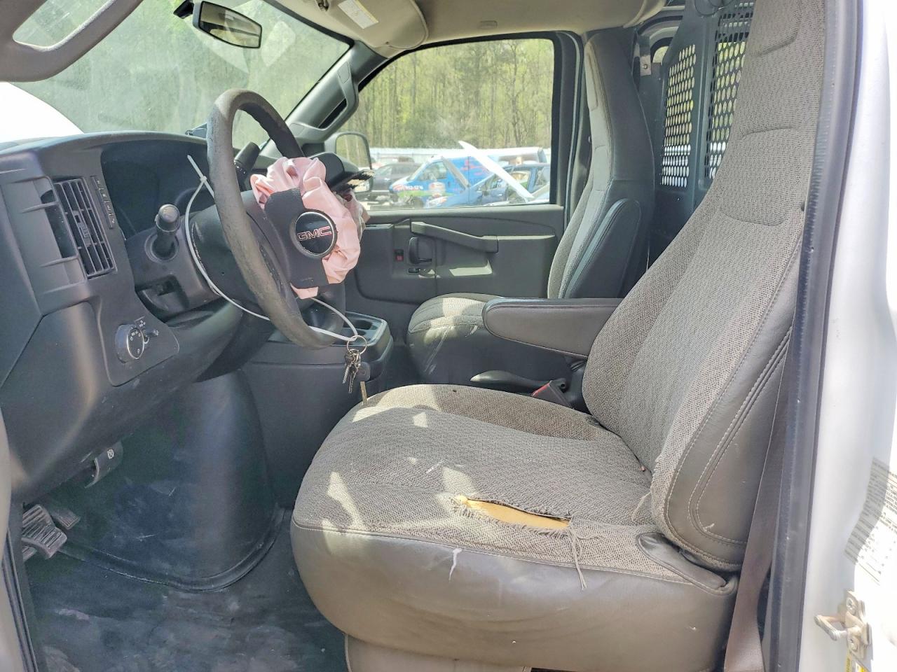 2017 GMC SAVANA G2500 photo 19