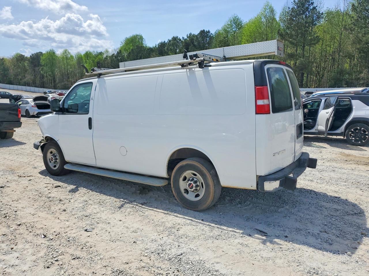 2017 GMC SAVANA G2500 photo 4