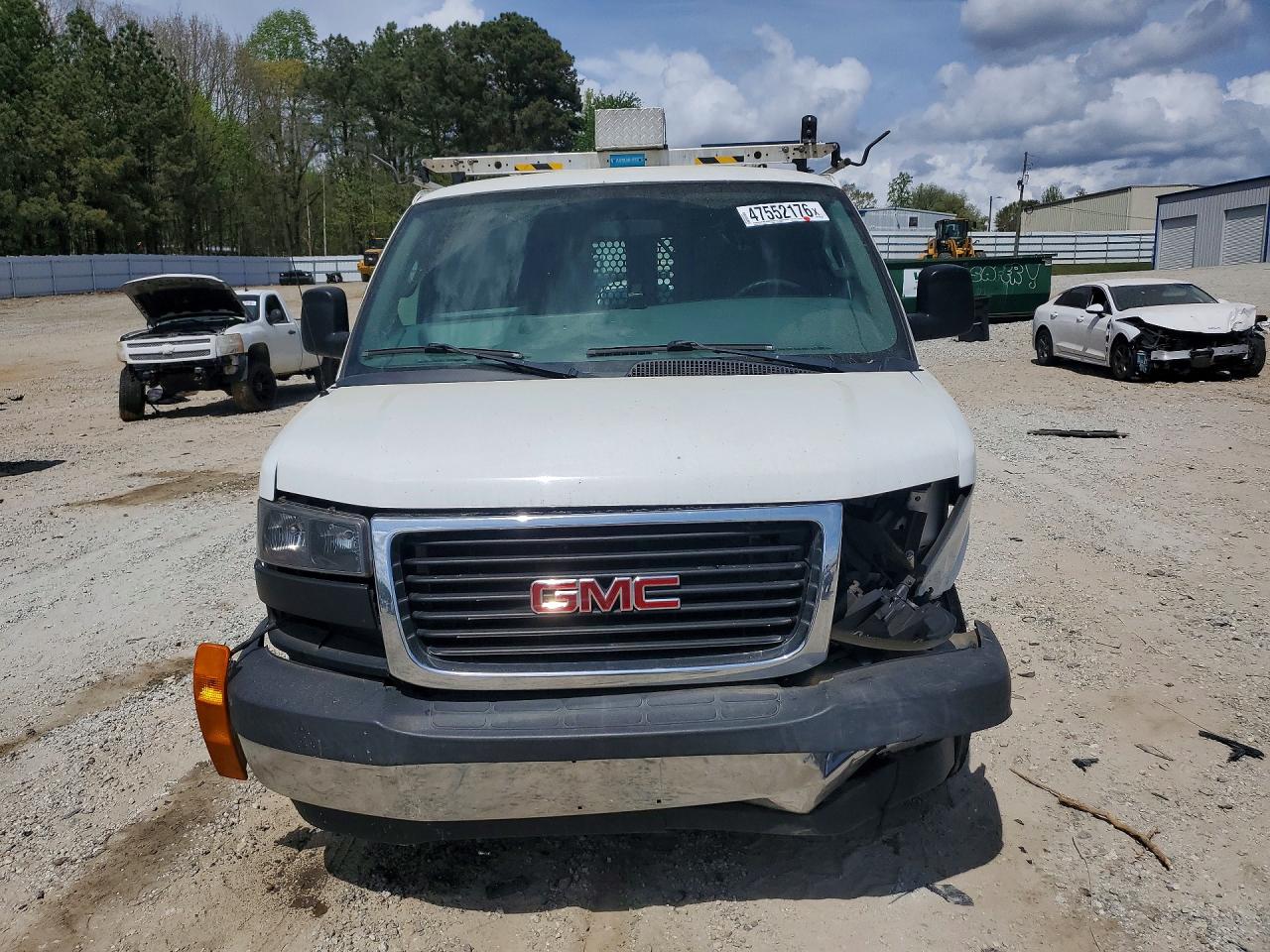 2017 GMC SAVANA G2500 photo 13