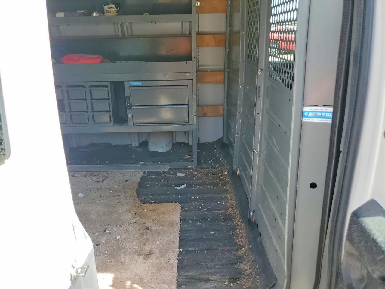 2017 GMC SAVANA G2500 photo 31