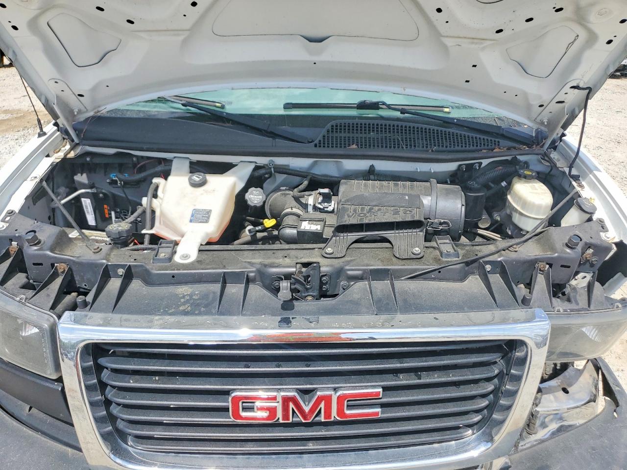 2017 GMC SAVANA G2500 photo 34