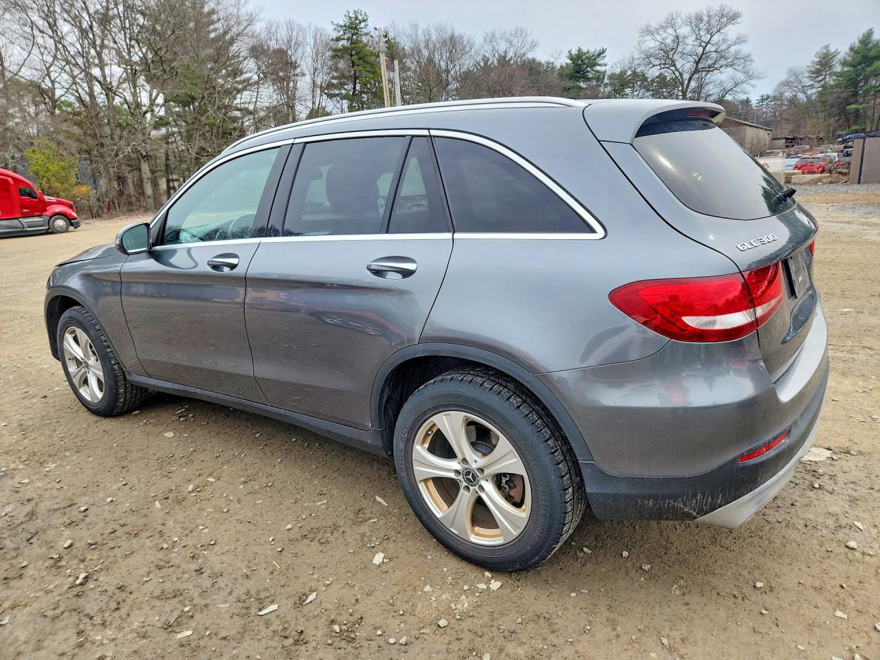 2017 MERCEDES-BENZ GLC 300 4MATIC photo 2
