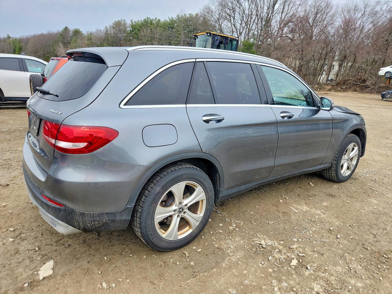 2017 MERCEDES-BENZ GLC 300 4MATIC photo 3
