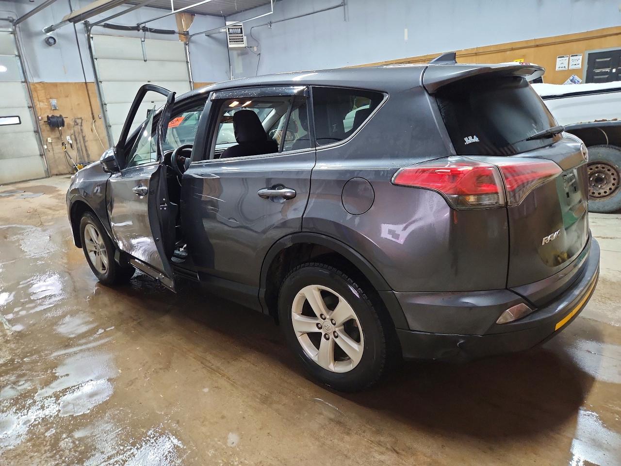 2017 TOYOTA RAV4 LE photo 4