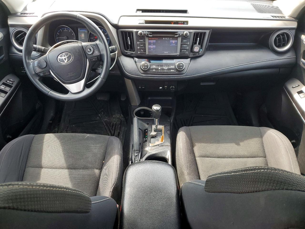 2018 TOYOTA RAV4 XLE photo 15