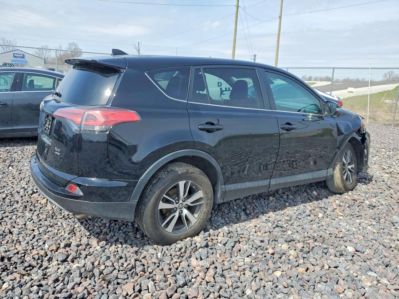 2018 TOYOTA RAV4 XLE photo 5