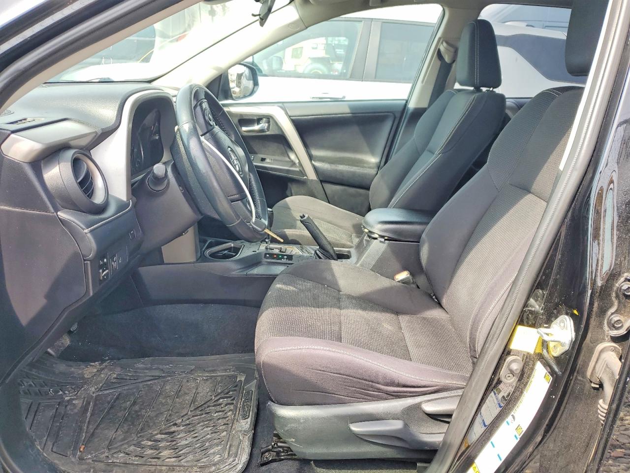 2018 TOYOTA RAV4 XLE photo 13
