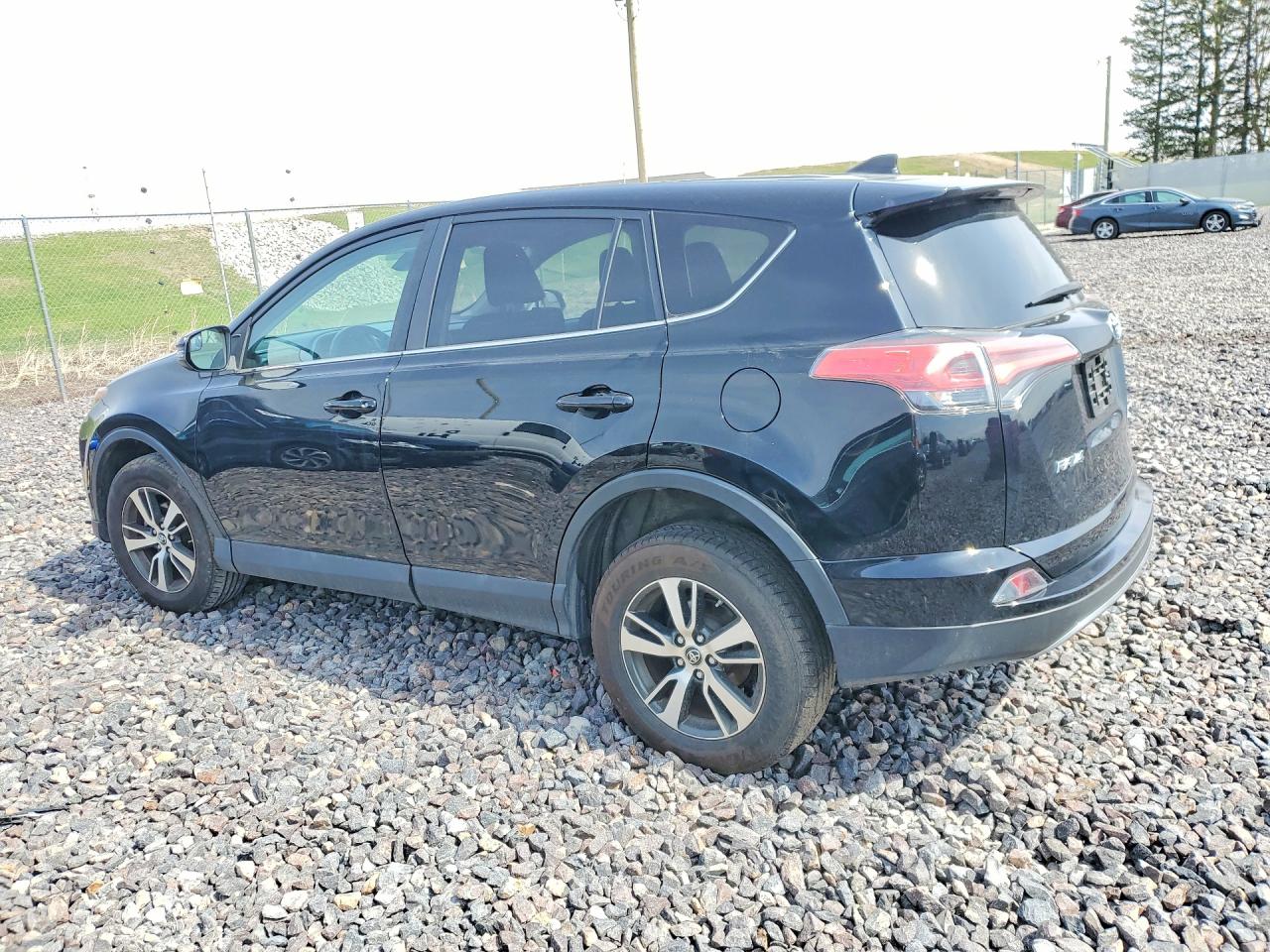 2018 TOYOTA RAV4 XLE photo 3