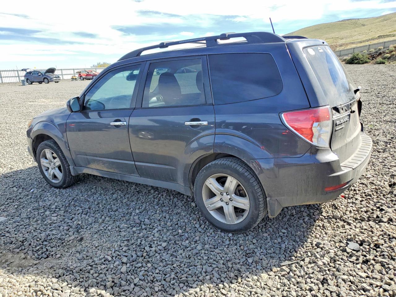 2010 SUBARU FORESTER photo 2