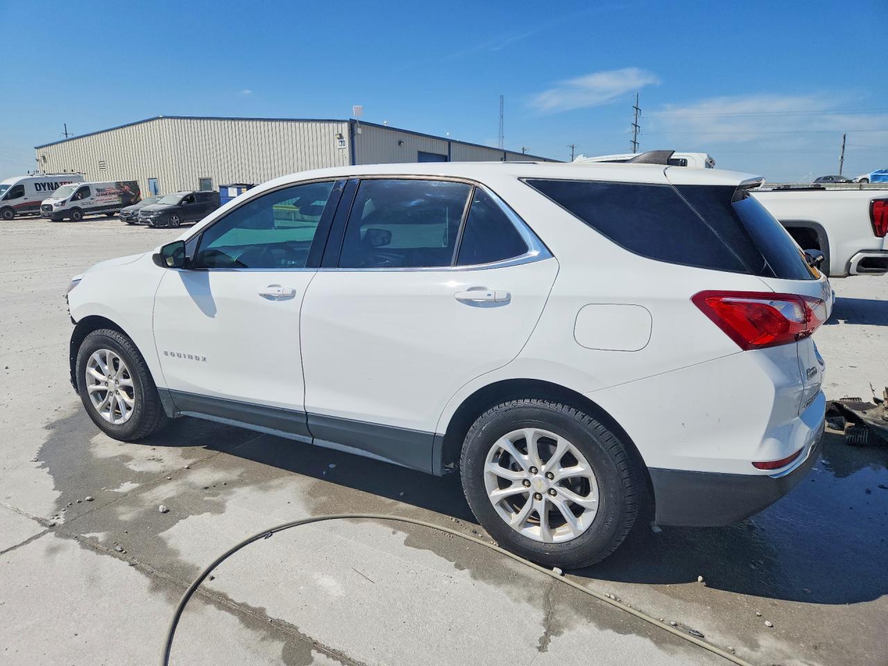 2018 CHEVROLET EQUINOX LT photo 2