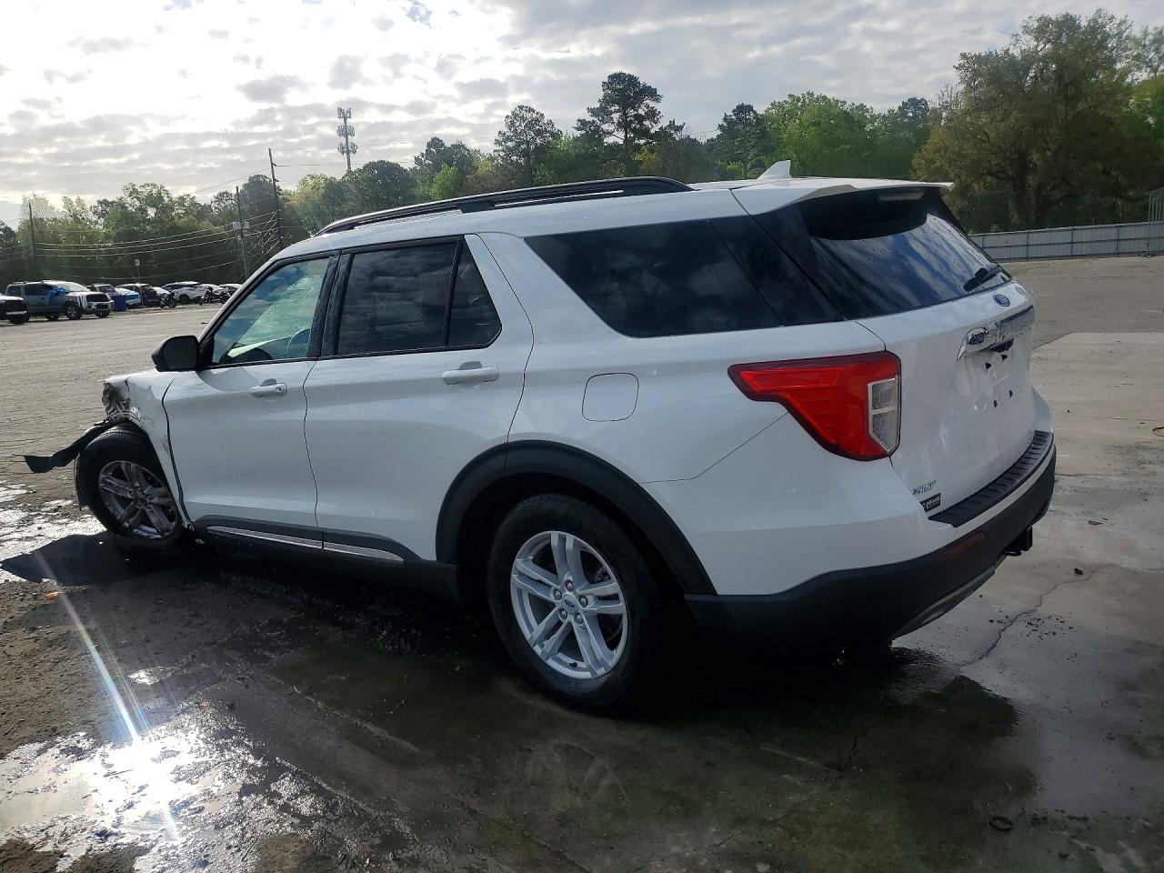 2021 FORD EXPLORER XLT photo 3