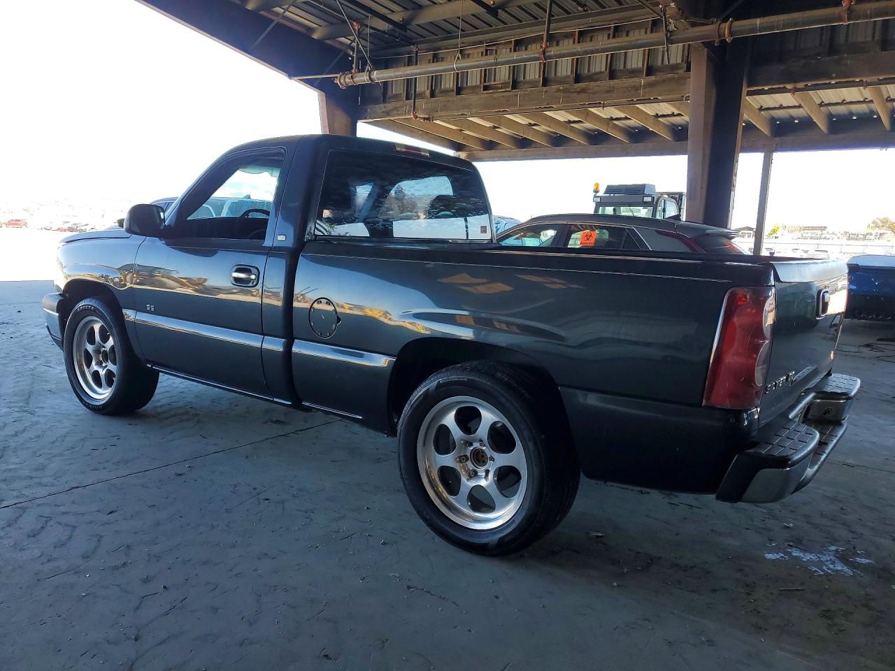2003 CHEVROLET SILVERADO C1500 photo 2