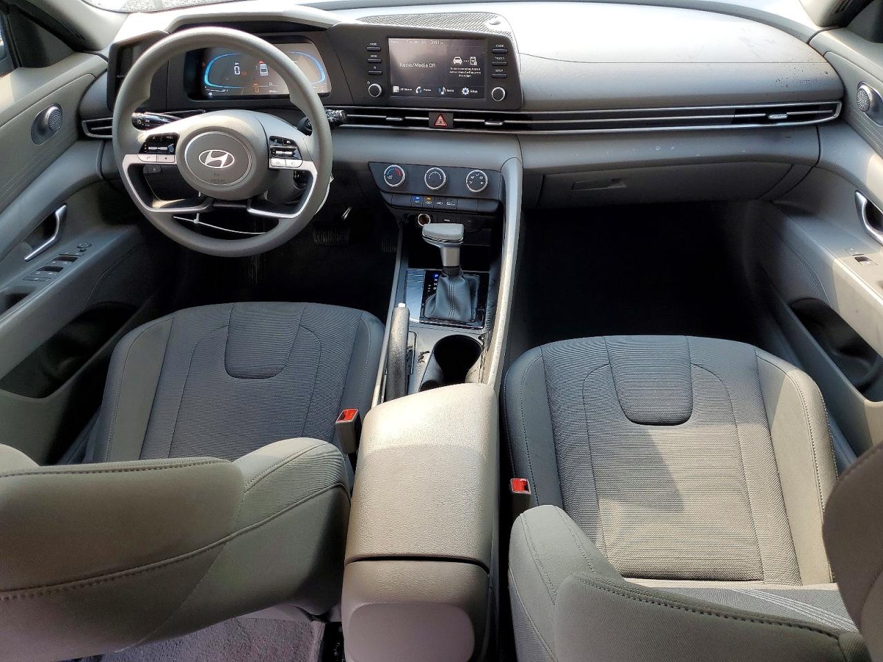 2025 HYUNDAI ELANTRA SE photo 8