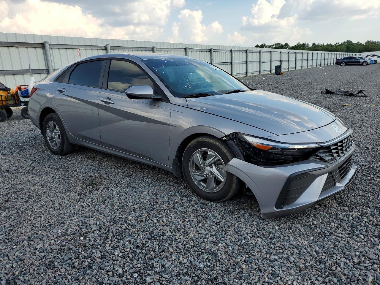 2025 HYUNDAI ELANTRA SE photo 4
