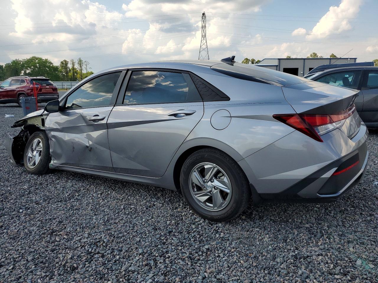 2025 HYUNDAI ELANTRA SE photo 2
