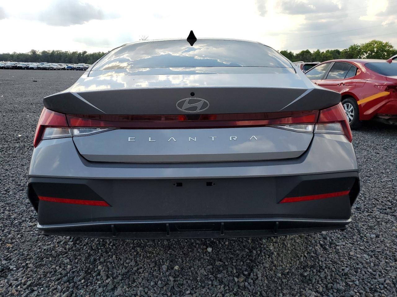 2025 HYUNDAI ELANTRA SE photo 6