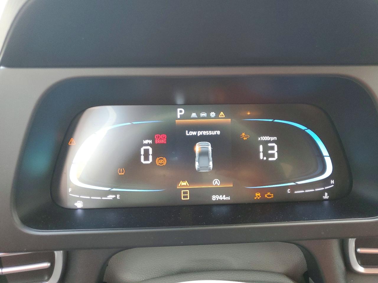 2025 HYUNDAI ELANTRA SE photo 9
