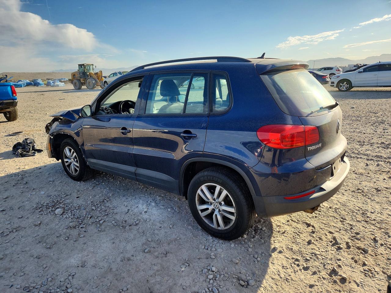 2016 VOLKSWAGEN TIGUAN S photo 3