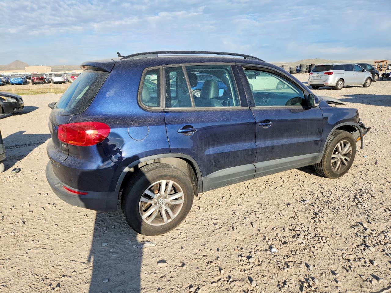 2016 VOLKSWAGEN TIGUAN S photo 5