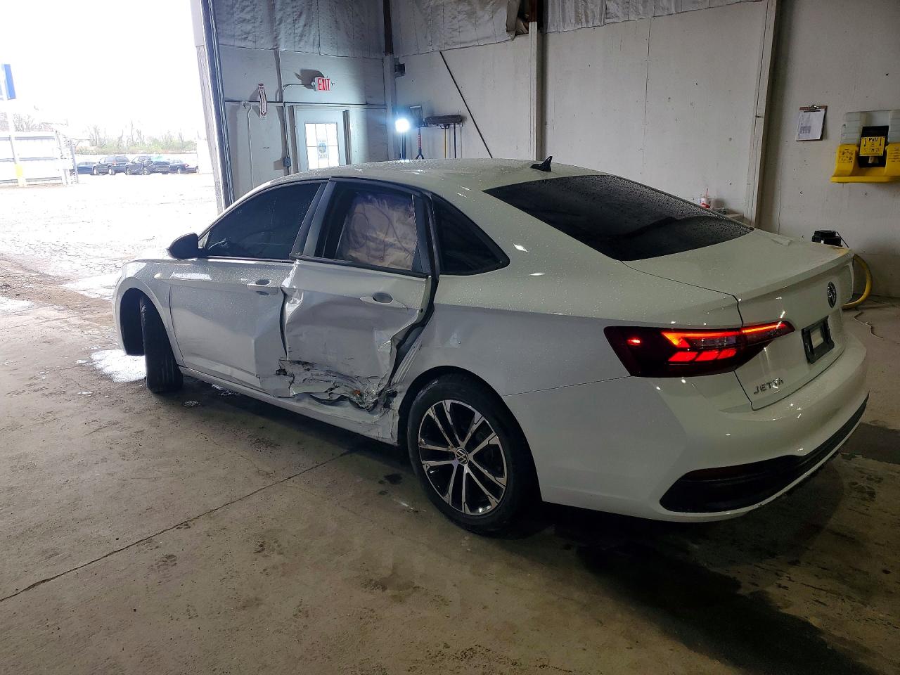 2024 VOLKSWAGEN JETTA SPORT photo 2