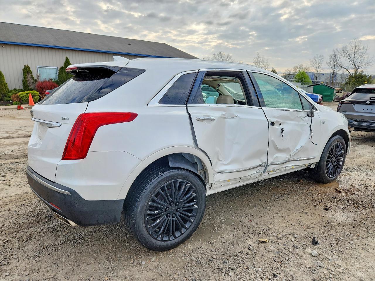 2017 CADILLAC XT5 LUXURY photo 5