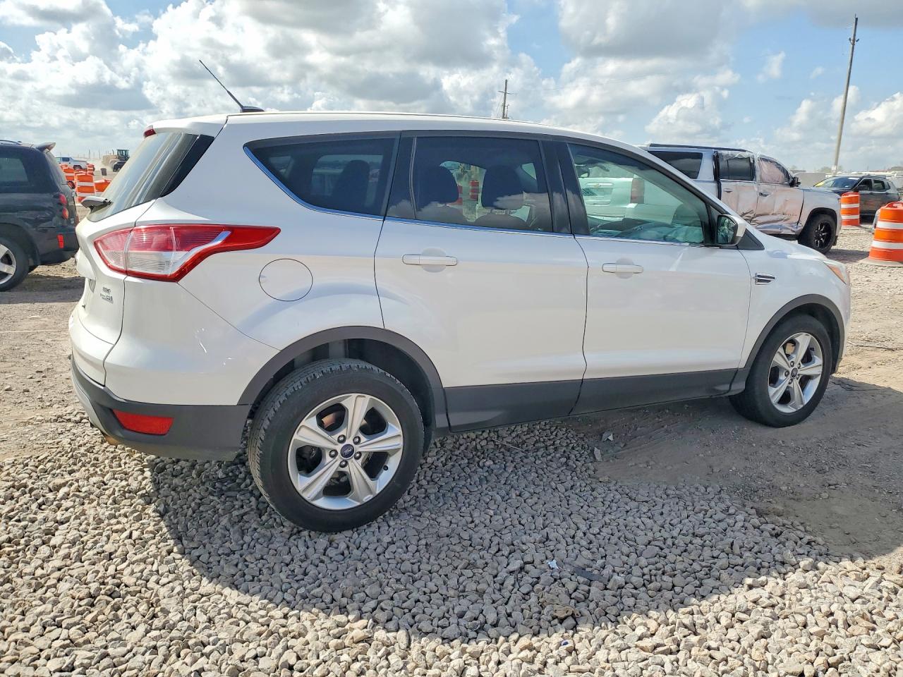 2016 FORD ESCAPE SE photo 5