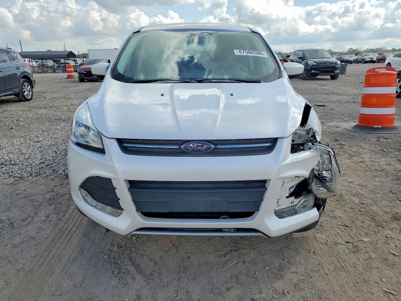 2016 FORD ESCAPE SE photo 9