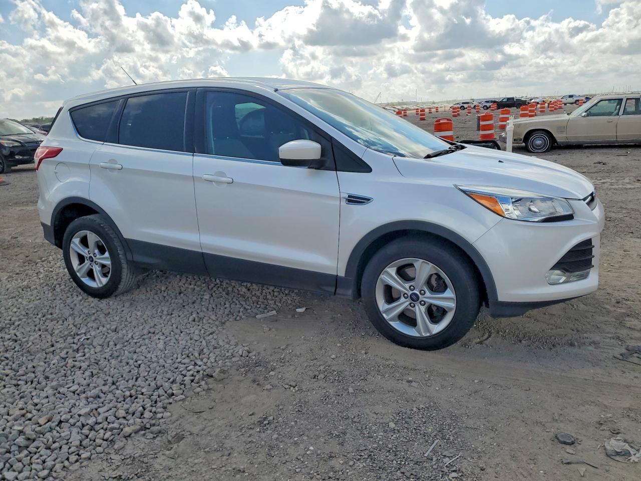 2016 FORD ESCAPE SE photo 7