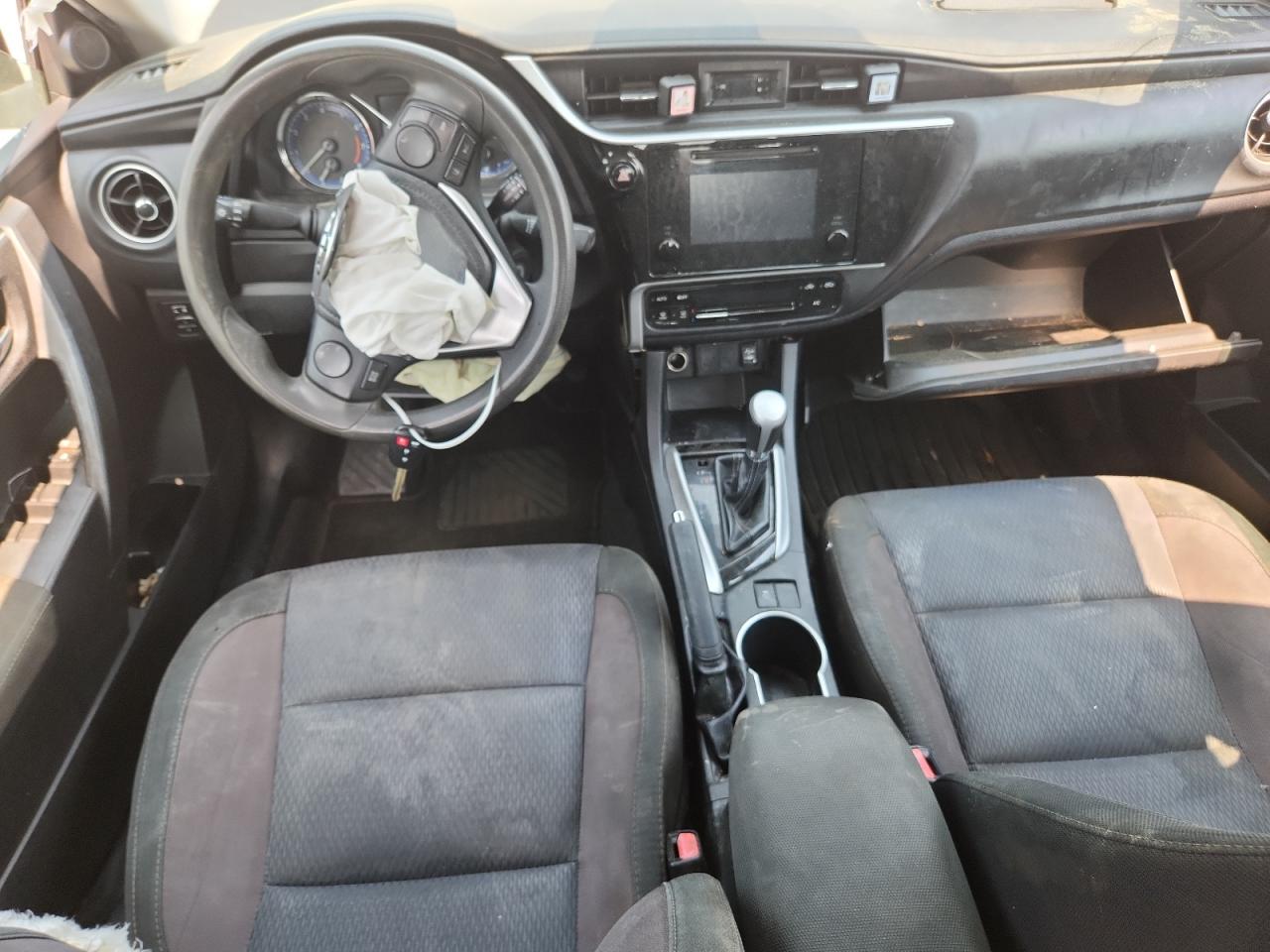 2018 TOYOTA COROLLA LE photo 8