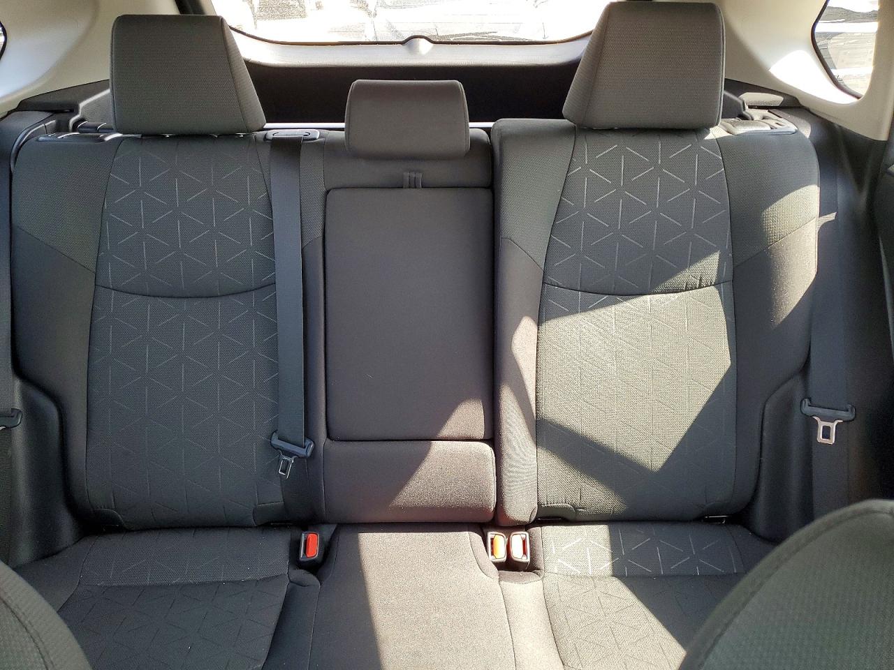 2024 TOYOTA RAV4 XLE photo 19