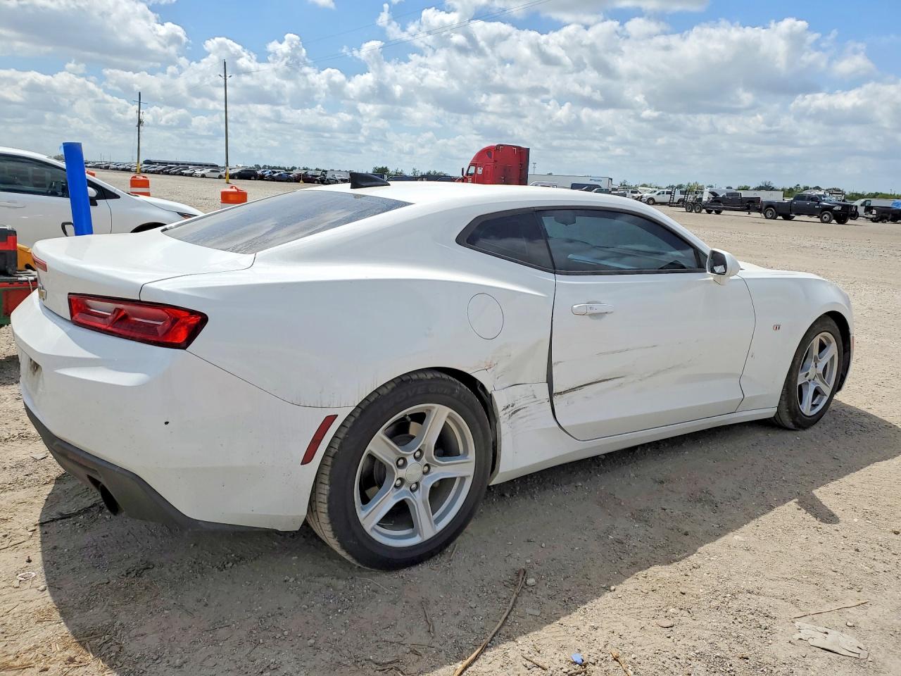 2017 CHEVROLET CAMARO LT photo 5