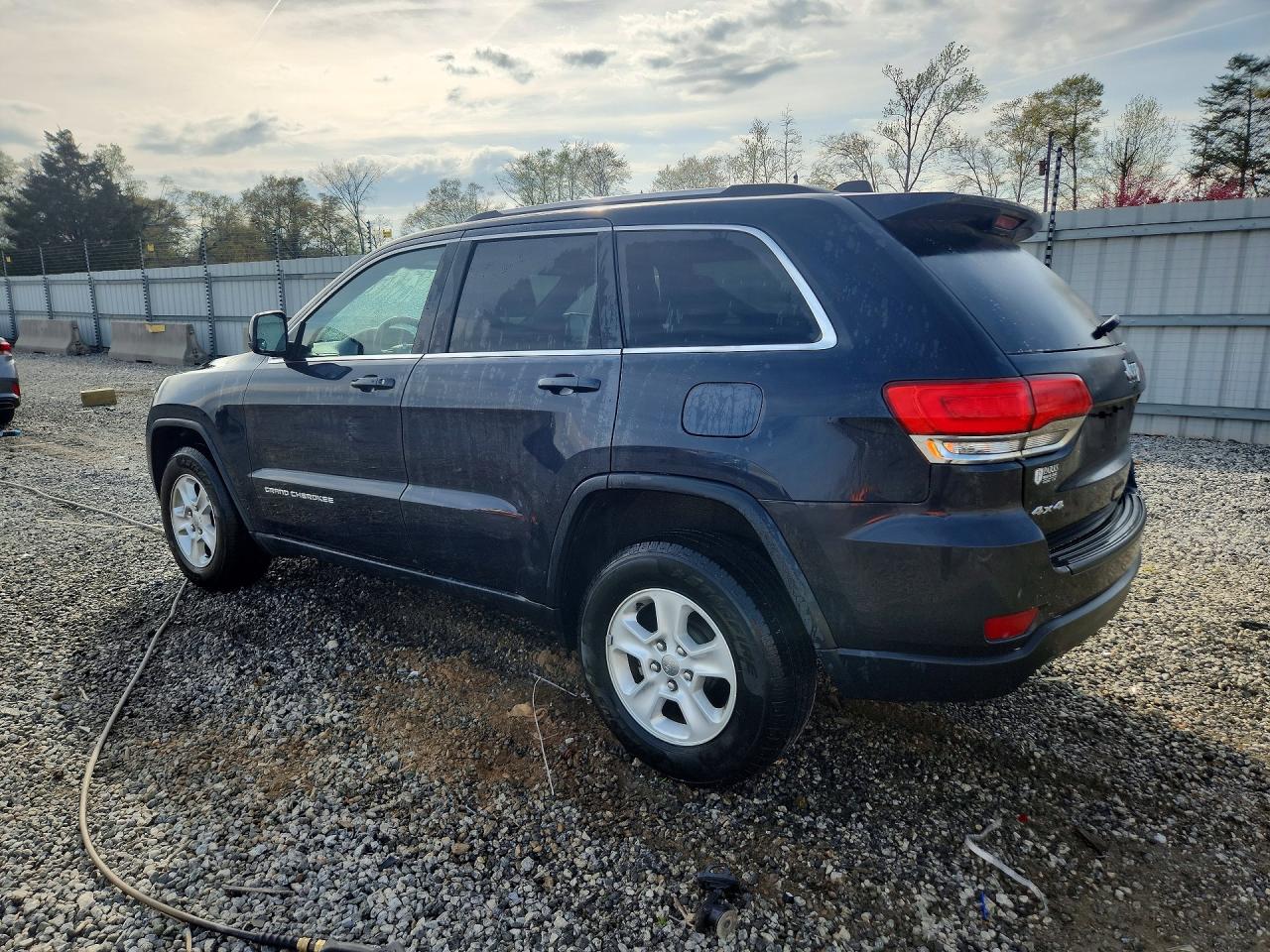 2015 JEEP GRAND CHEROKEE LAREDO photo 4