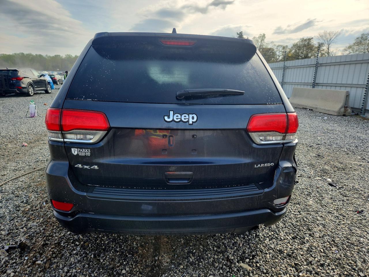 2015 JEEP GRAND CHEROKEE LAREDO photo 16