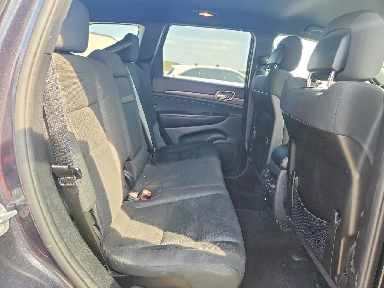 2015 JEEP GRAND CHEROKEE LAREDO photo 28