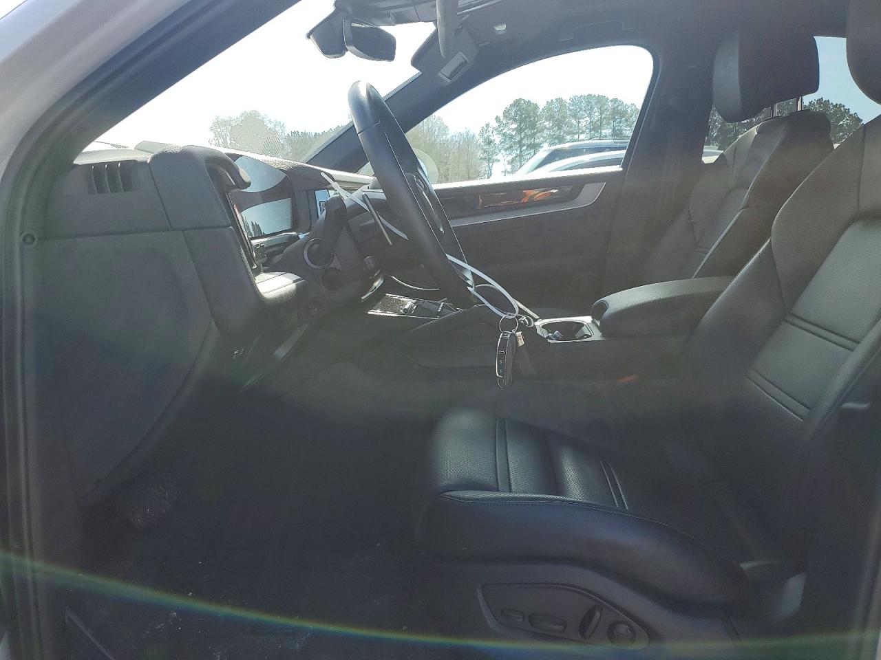 2024 PORSCHE CAYENNE COUPE photo 19