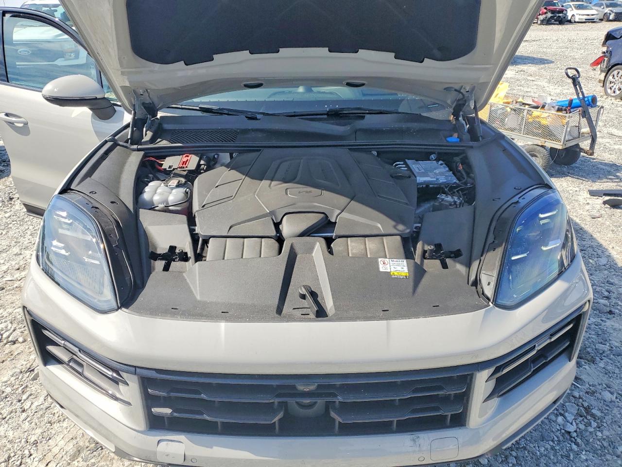 2024 PORSCHE CAYENNE COUPE photo 34