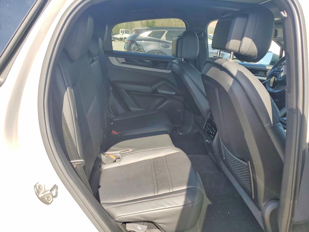 2024 PORSCHE CAYENNE COUPE photo 31