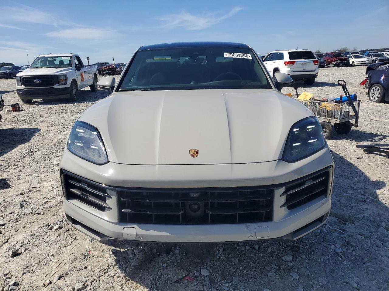 2024 PORSCHE CAYENNE COUPE photo 13