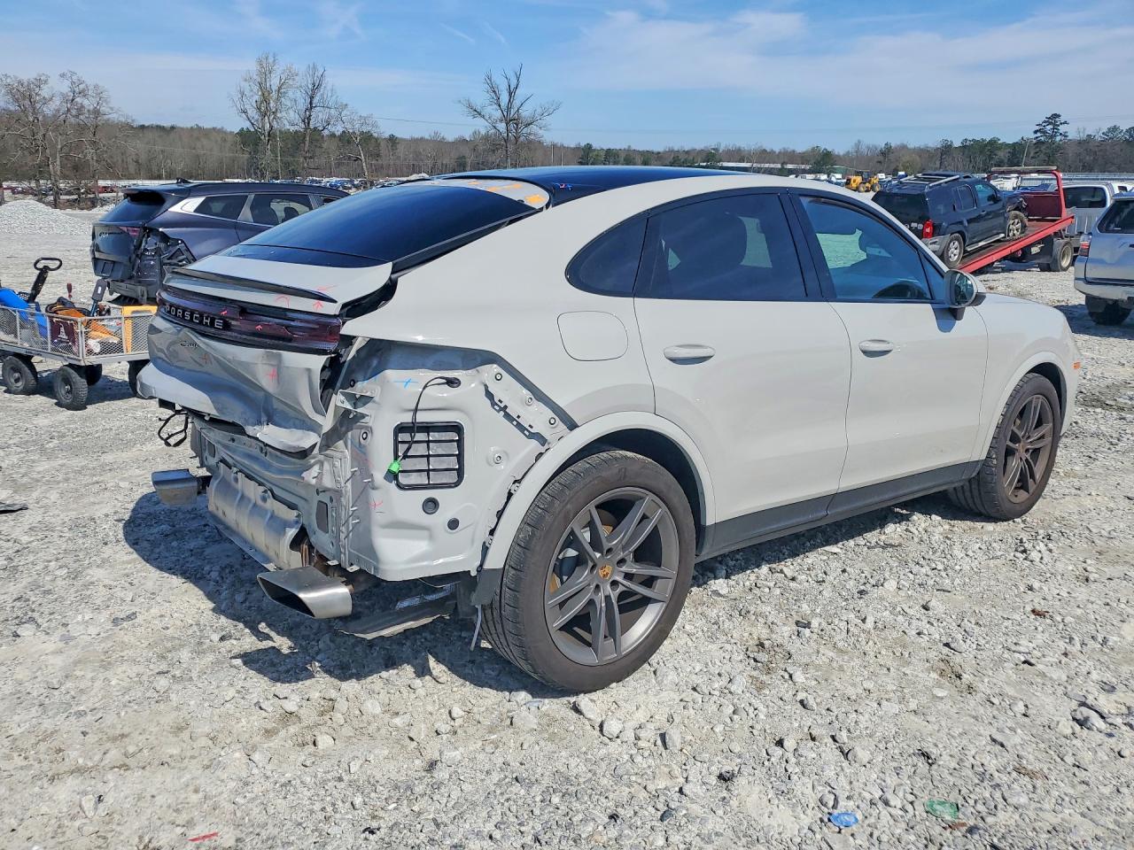 2024 PORSCHE CAYENNE COUPE photo 7