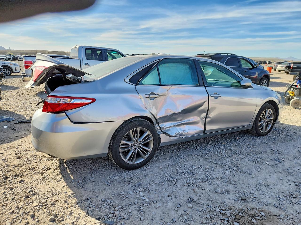 2017 TOYOTA CAMRY SE photo 5